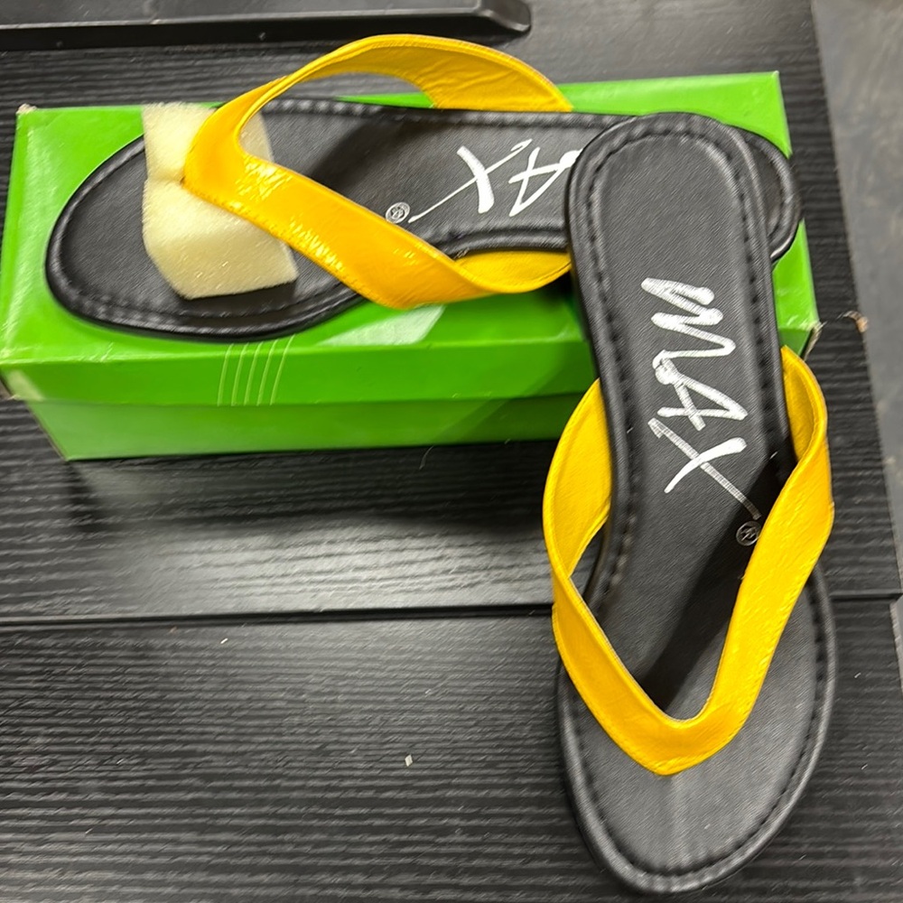 MAX Yellow and Black Flip Flops